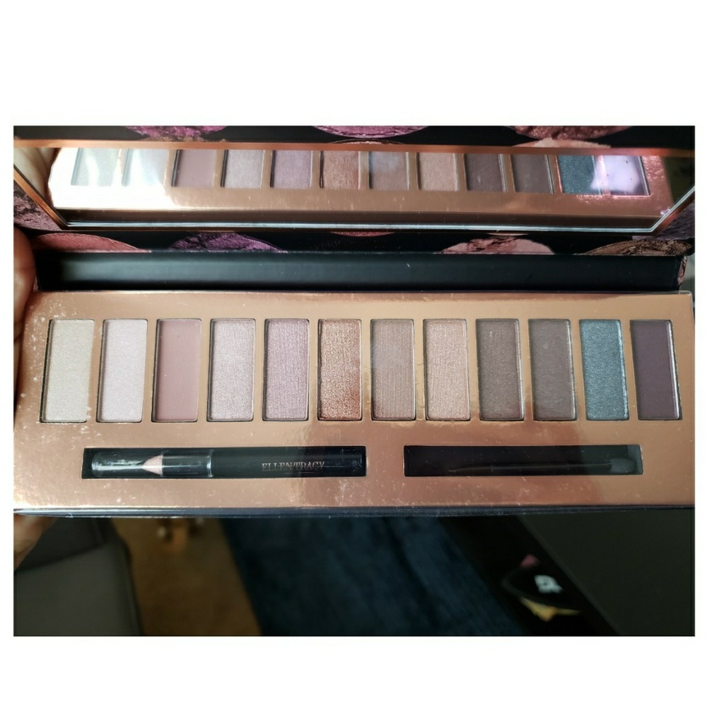 Ellen Tracy Blushing Nudes Palette